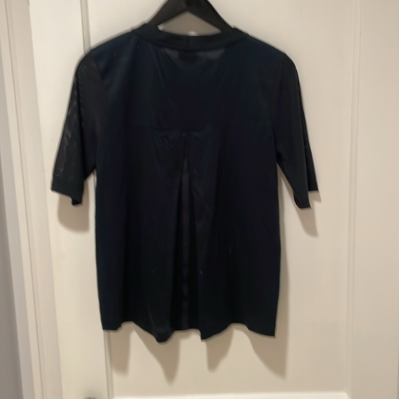 Sheer sleeves and v neck nike pleated back size small - Picture 6 of 7